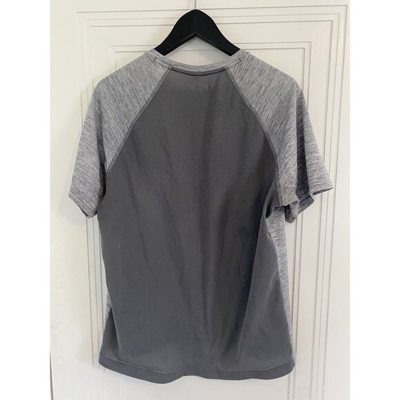 Under Armour Gray HeatGear Workout Shirt Size Large - Picture 4 of 5